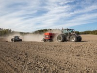 Traktor Valtra G Series farming